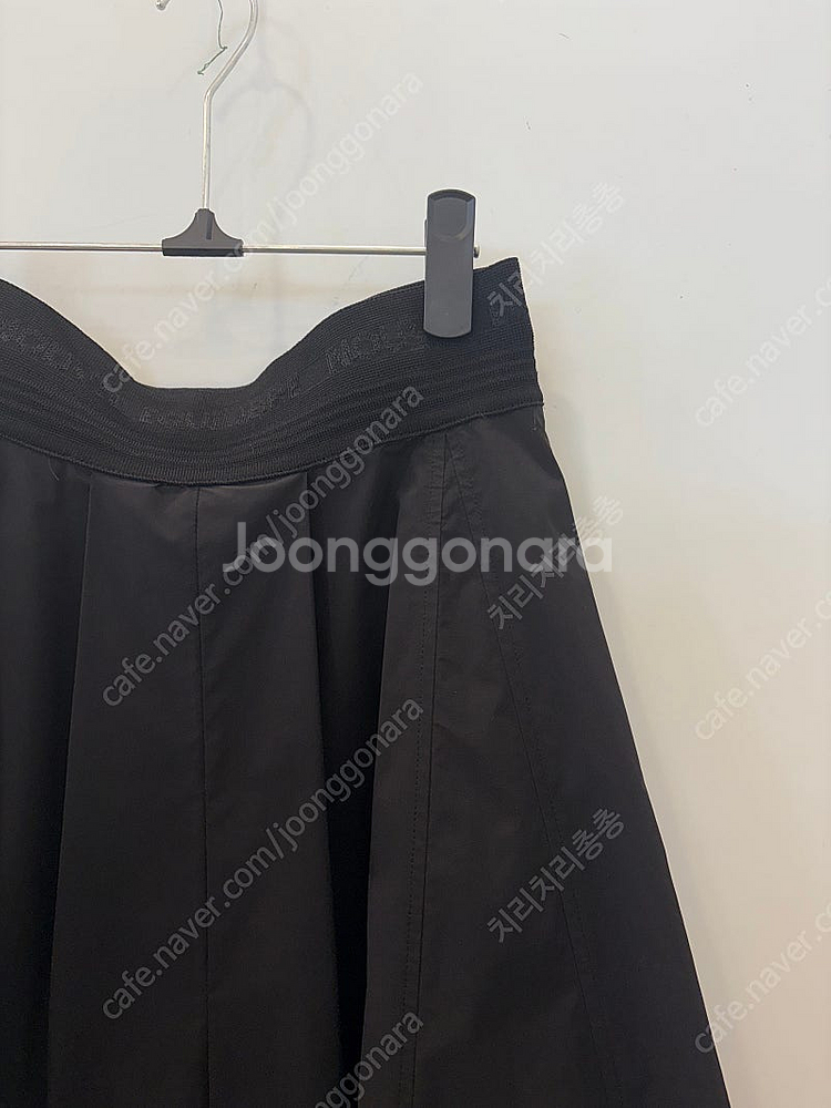 한섬 시스템 사그락 소재 플레어 밴딩 스커트--1