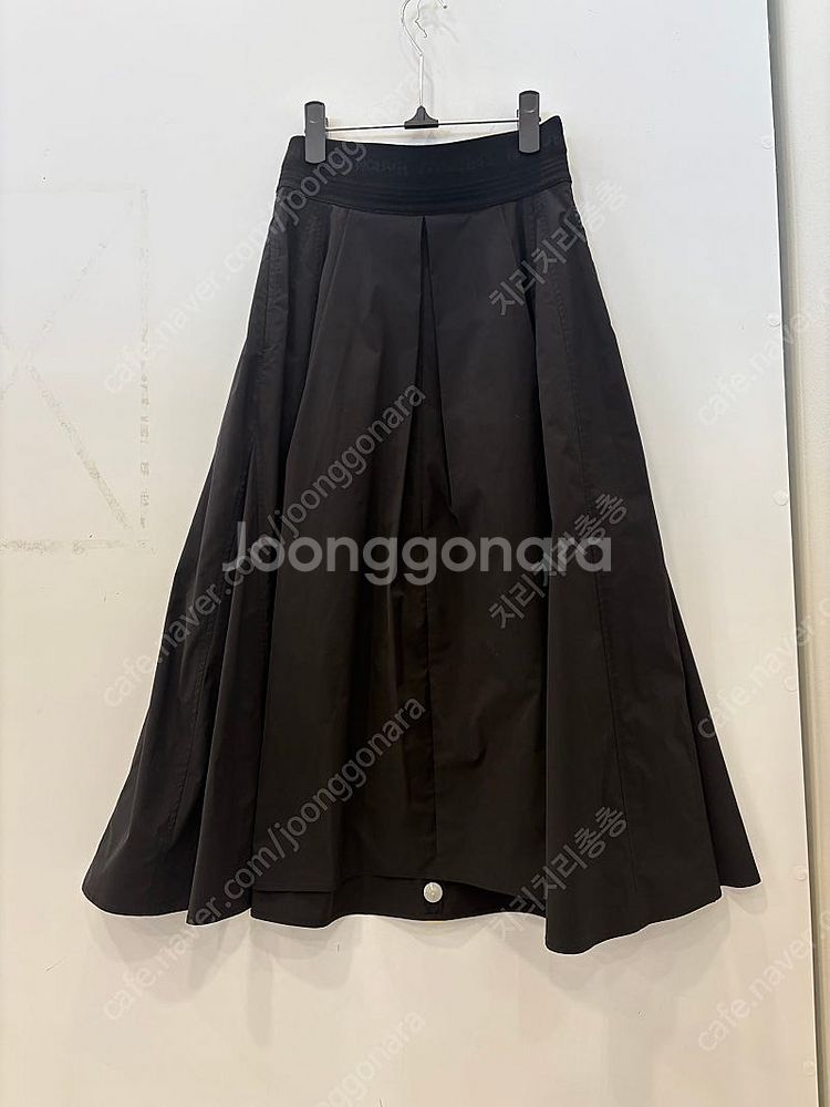 한섬 시스템 사그락 소재 플레어 밴딩 스커트--2