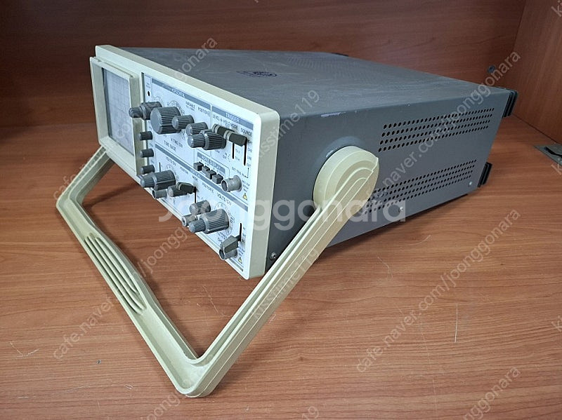 Goldstar OS-9040D Oscilloscope...--2