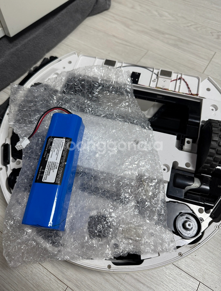 아이닉 i9 로봇청소기 자동먼지비움 스테이션 포함 / 메인브러쉬 모터 및 소모품 브러쉬 전체 교환 완료 / 배터리 ...--3