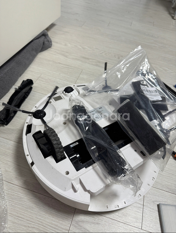 아이닉 i9 로봇청소기 자동먼지비움 스테이션 포함 / 메인브러쉬 모터 및 소모품 브러쉬 전체 교환 완료 / 배터리 ...--4