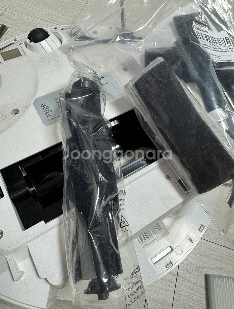 아이닉 i9 로봇청소기 자동먼지비움 스테이션 포함 / 메인브러쉬 모터 및 소모품 브러쉬 전체 교환 완료 / 배터리 ...--5