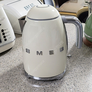 [스메그]Smeg 전기포트 1.7L 크림색