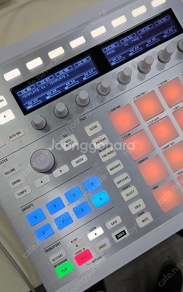 NI Maschine MK2 블랙, 화이트 각 1대--4