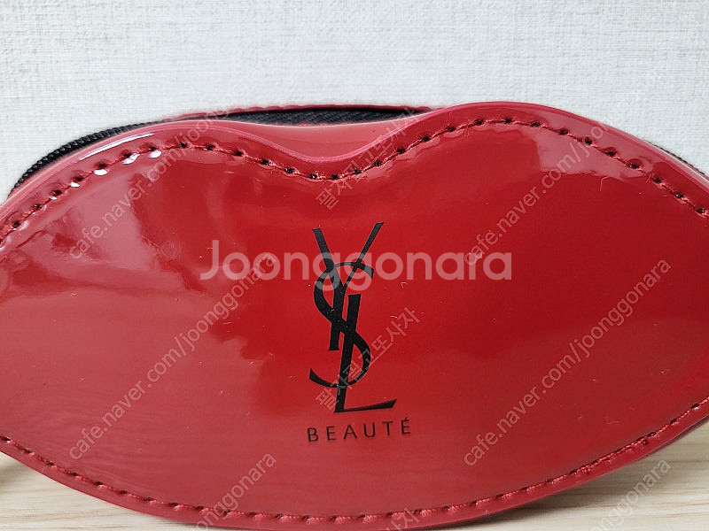 정품) 새상품 입생로랑 레드 입술 파우치 (코스메틱)--1