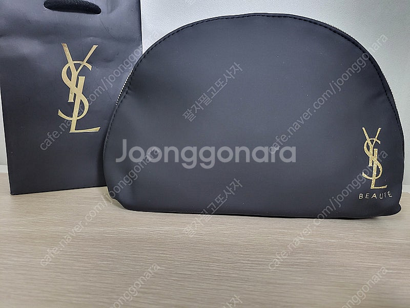 정품) 새상품 입생로랑 블랙 파우치 (코스메틱)--0