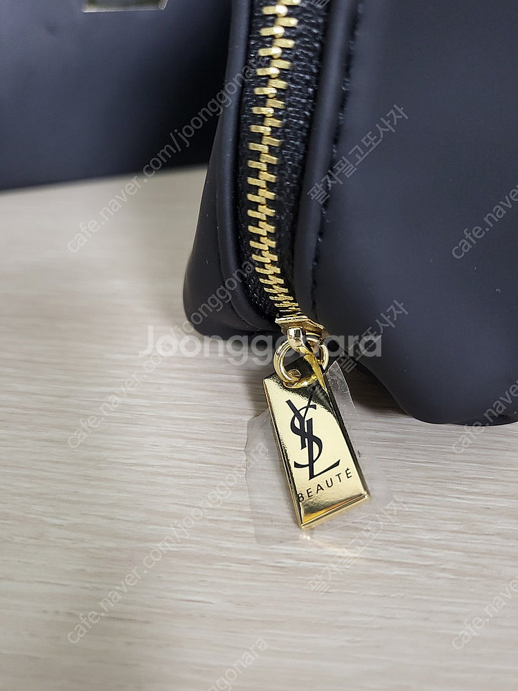 정품) 새상품 입생로랑 블랙 파우치 (코스메틱)--2