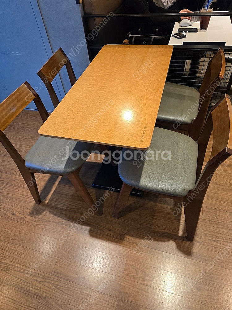 이디야커피 카페 의자 테이블--0