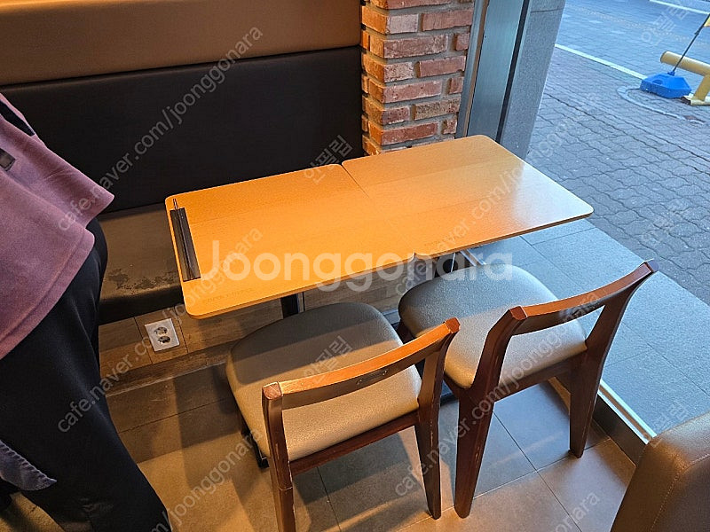 이디야커피 카페 의자 테이블--4