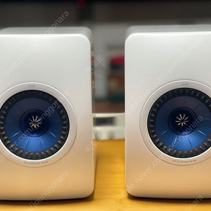 KEF LS50 구형 스피커