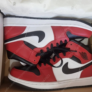 나이키 조던1미드 시카고 블랙토 265 백화점구매