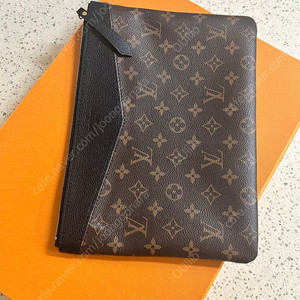 루이비통 클러치백 파우치팔아요