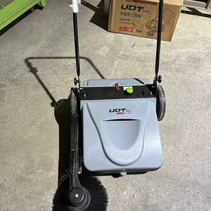 무동력 스위퍼 udt ud-700f