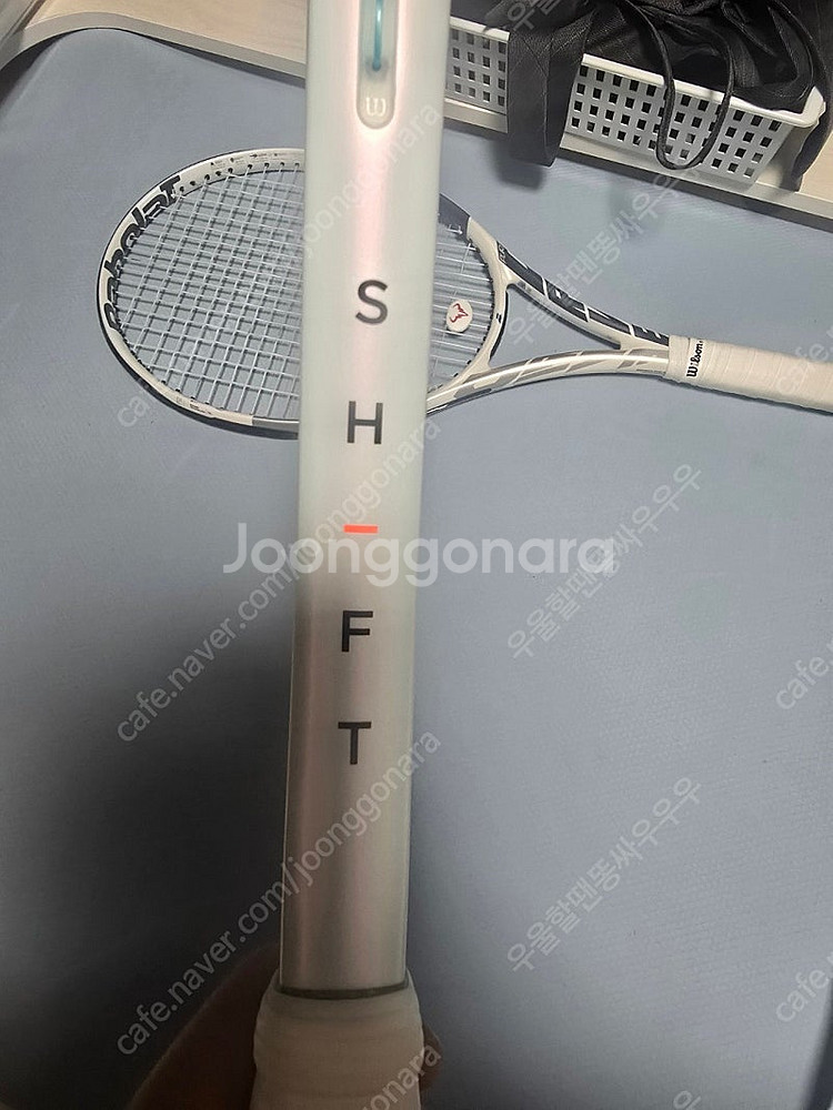 윌슨 쉬프트 v1 테니스라켓 팝니다. 2그립--2