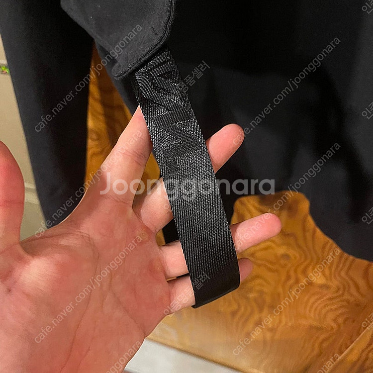 루이비통 19aw 벨티드 니트 맨투맨 판매 합니다.......프라다,톰브라운,지방시,발렌티노--3