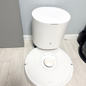 아이닉 i9 로봇청소기 자동먼지비움 스테이션 포함 / 메인브러쉬 모터 및 소모품 브러쉬 전체 교환 완료 / 배터리 새제품