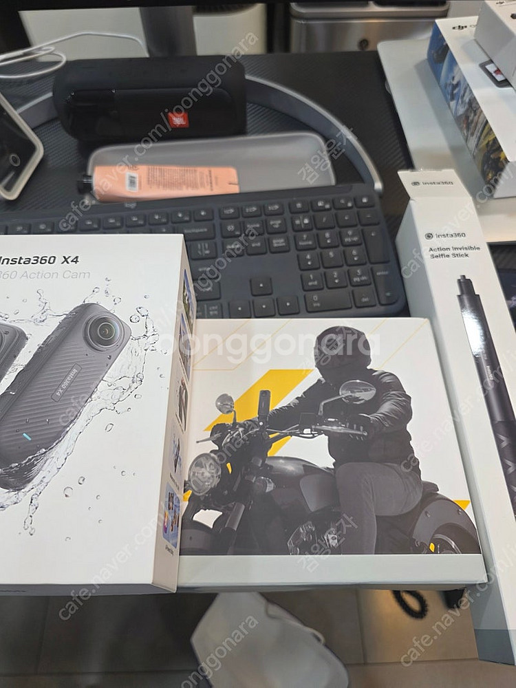 인스타360x4 모터사이클킷 팝니다--0