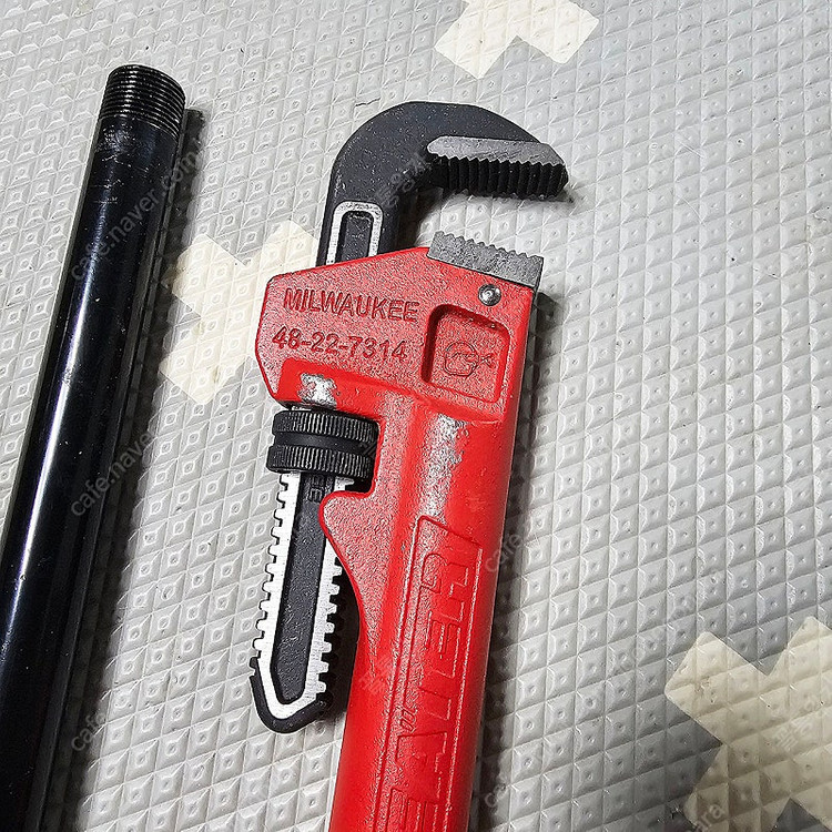 밀워키 파이프렌치 48-22-7314 판매합니다. 이미지