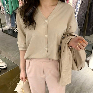 라온 뮤제라 양브이넥가디건 스커트 세트~새상품이에요