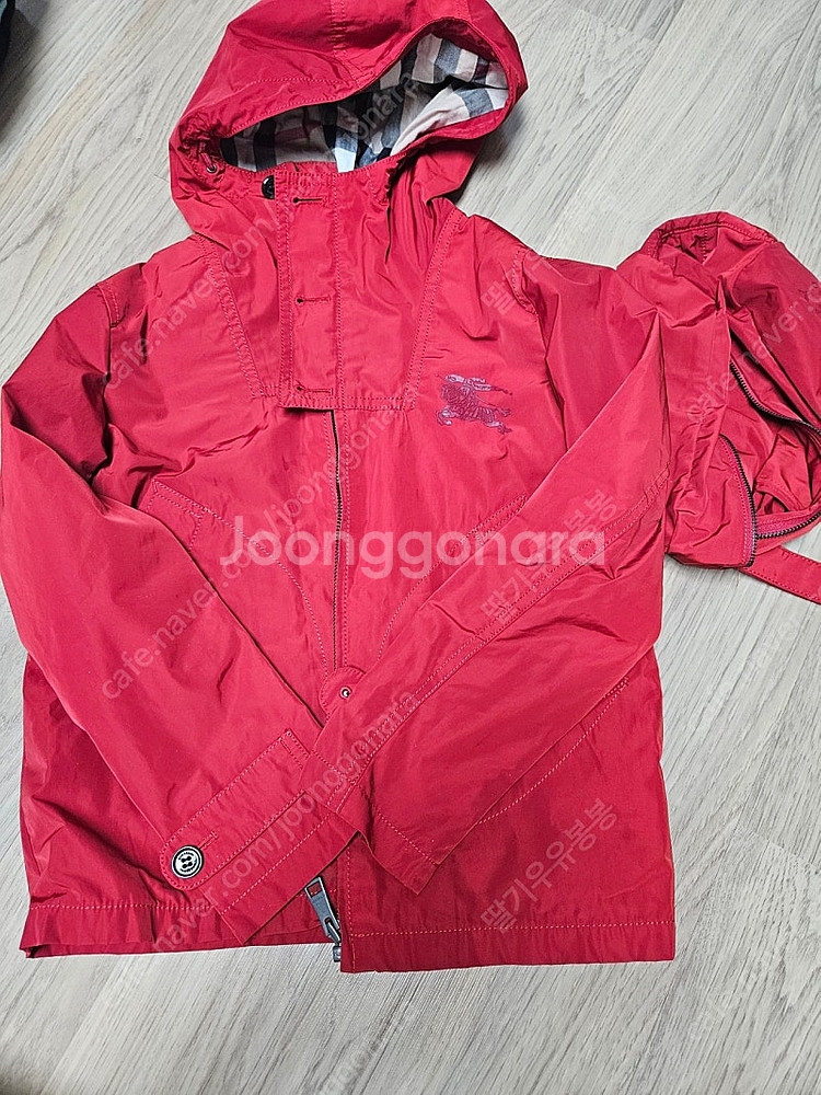 버버리 바람막이 8y--0