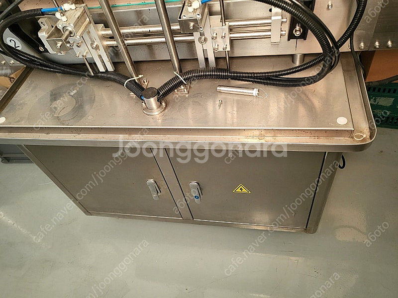 컨베이어 4구 액상자동충진기 필러 판매합니다.--3