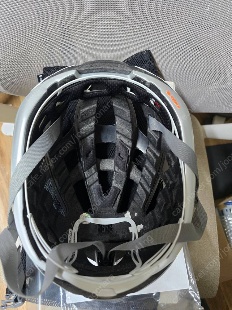 지로 에더 스페리컬 밉스 m사이즈, 흰-실버 색상, 로드 자전거 헬멧 / 에스웍스 아레스 클릿 슈즈 43사이즈 27...--4