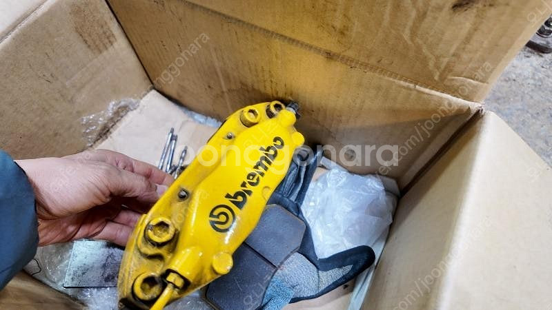브렘보 브렘보 f40 4p 리어브레이크 팝니다--1