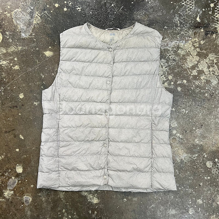 L) 유니클로 헤링본 패턴 울트라 라이트다운 경량 패딩 조끼 베스트 여성--0