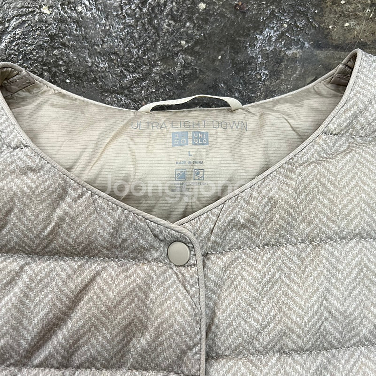 L) 유니클로 헤링본 패턴 울트라 라이트다운 경량 패딩 조끼 베스트 여성--2
