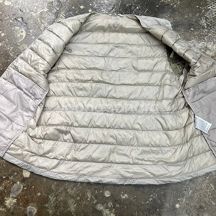 L) 유니클로 헤링본 패턴 울트라 라이트다운 경량 패딩 조끼 베스트 여성--4