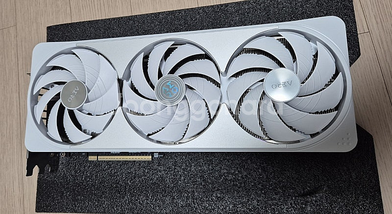 기가바이트 RTX 5070 Ti 화이트 AERO 에어로--1