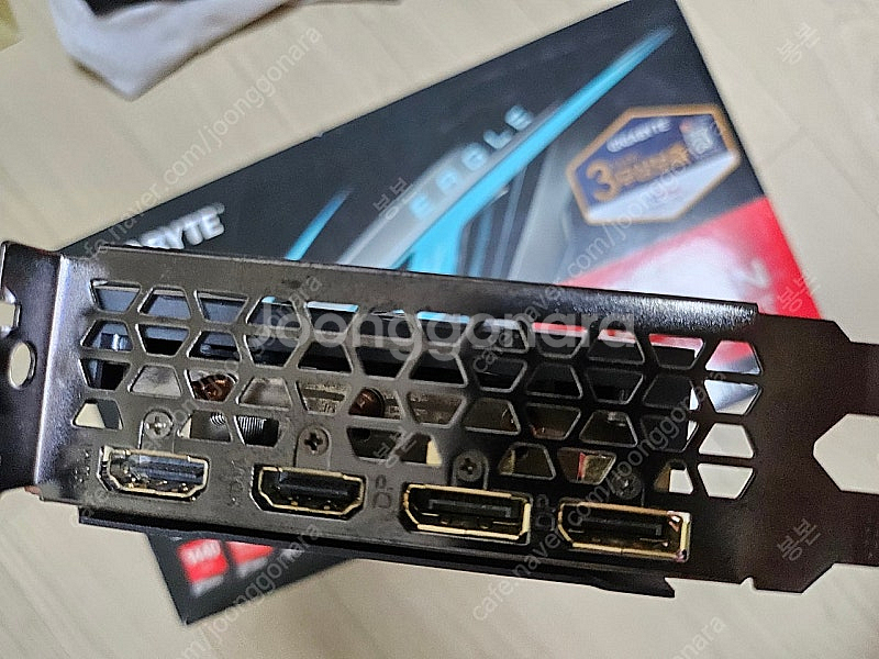 기가바이트 rx6700xt 12gb eagle 팝니다--2