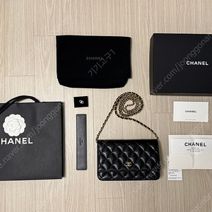 샤넬 클래식 woc 금장