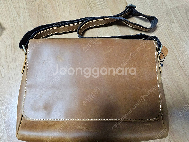 남자 가죽 메신저백 팝니다.--0