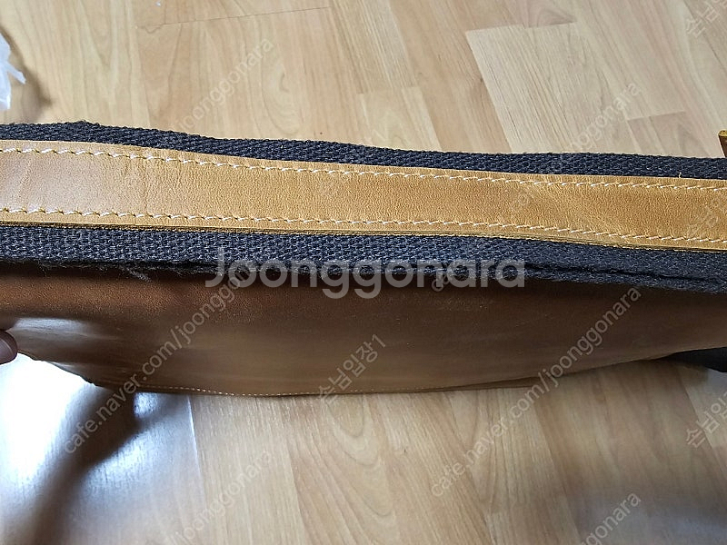 남자 가죽 메신저백 팝니다.--1