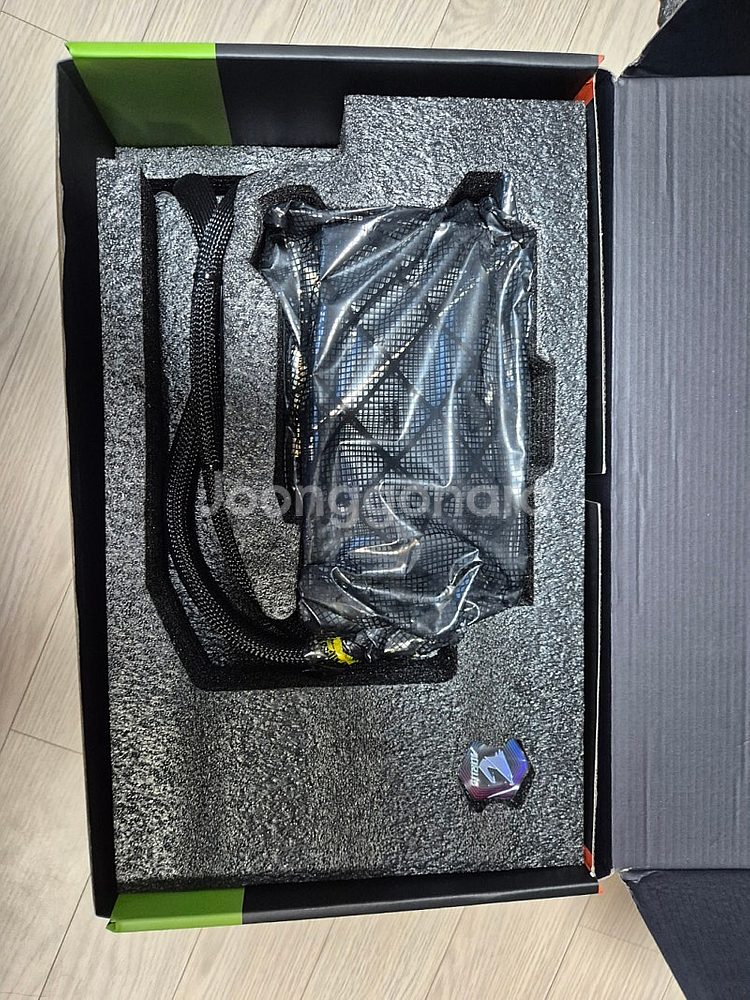 게인워드 5090 팬텀, 기가바이트 5080 워터포스--1