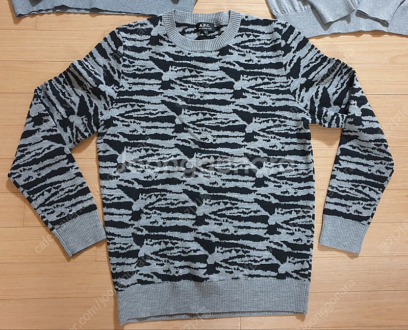 폴스미스 니트 2종류 , APC 니트 1종류--3