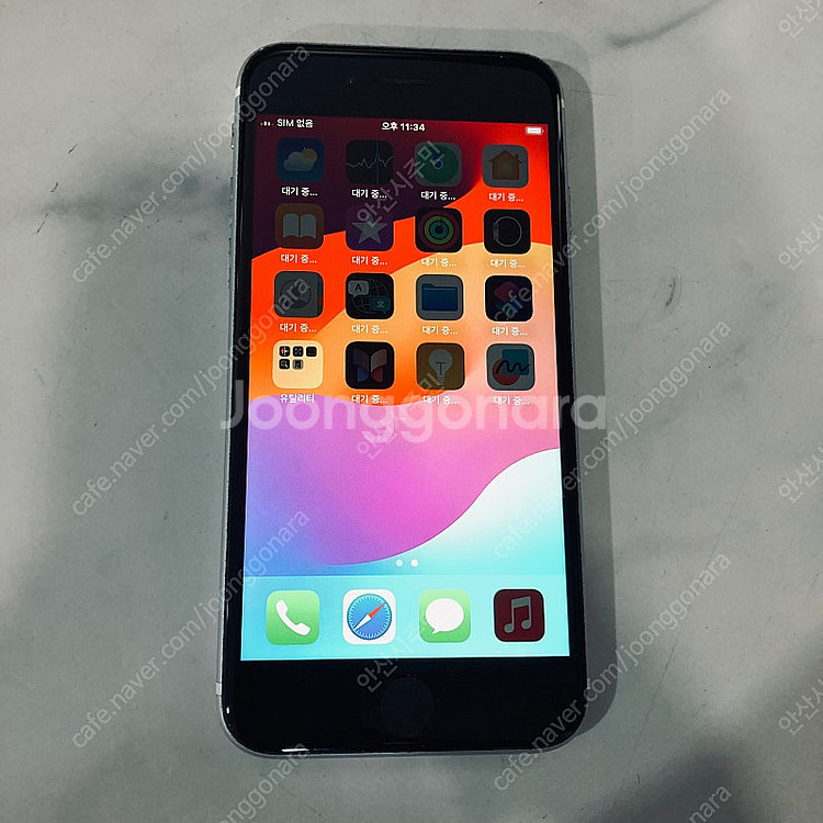 아이폰 SE2 화이트 64G 매우깨끗한기기 11만5천원...--0