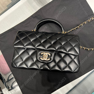 샤넬 뉴미니 탑핸들 블랙