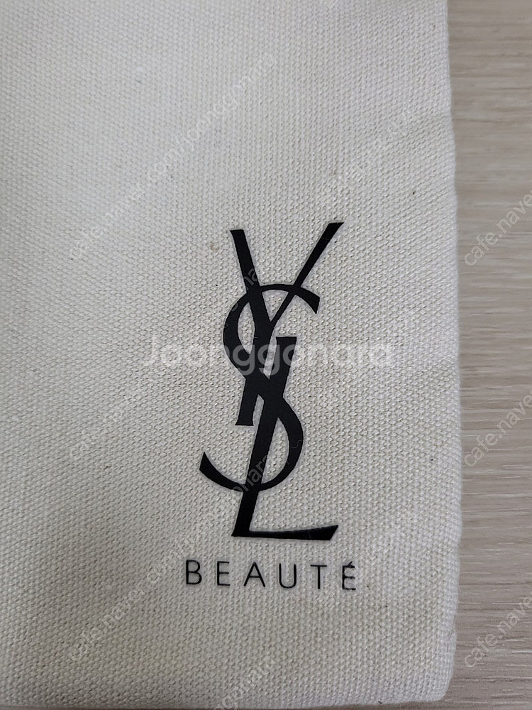 정품) 새상품 입생로랑 아이보리 파우치 (코스메틱)--2