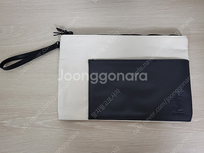 정품) 새상품 입생로랑 아이보리 파우치 (코스메틱)--2