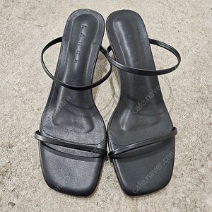 투스트랩 뮬 샌들 팔아요~