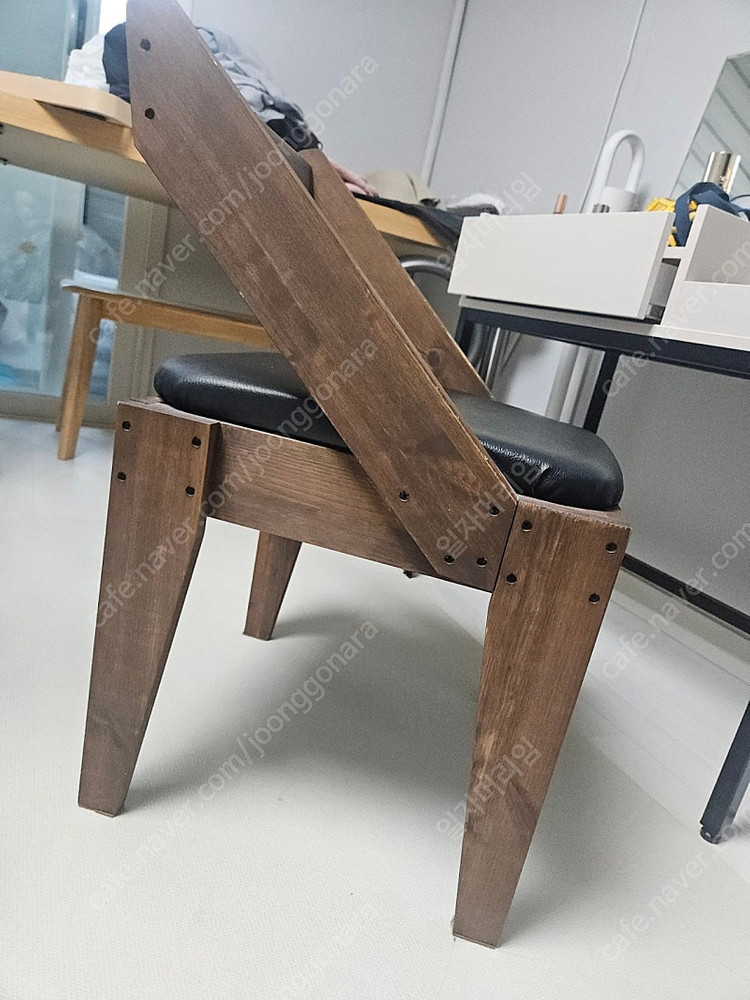 소년과나무의자--1