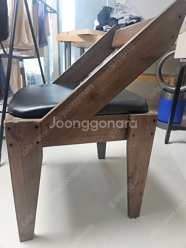 소년과나무의자--3