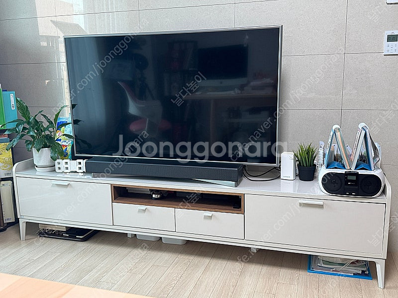 TV장식장 팝니다.장인가구매장 에서 사온겁니다.--0