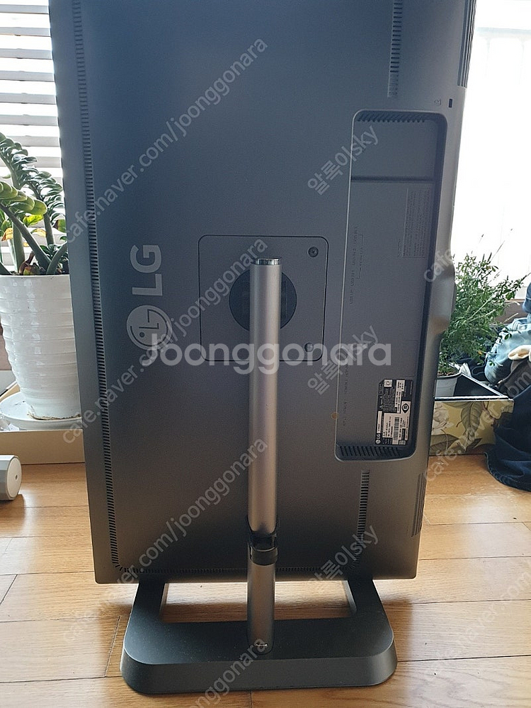 LG 31MU97 전원부 고장난 모니터 팝니다.--1