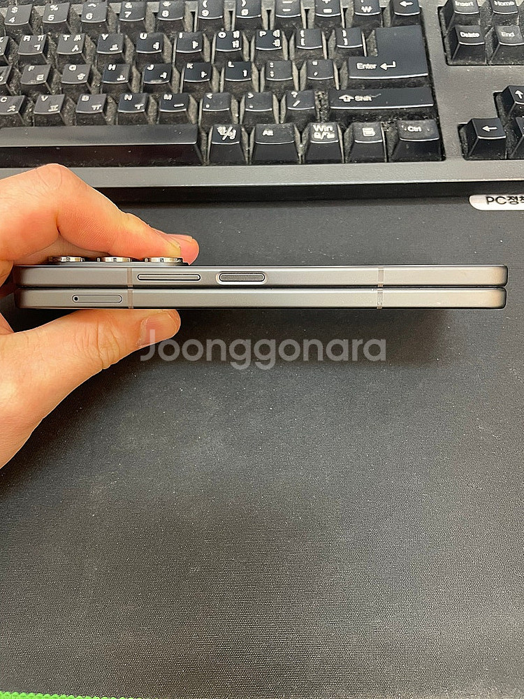 갤럭시Z폴드5 그레이 1TB 무잔상 상태좋은 중고72만...--4