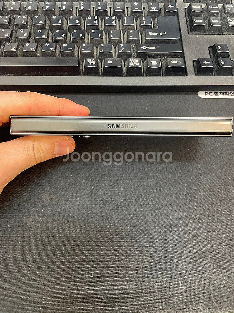 갤럭시Z폴드5 그레이 1TB 무잔상 상태좋은 중고72만...--6