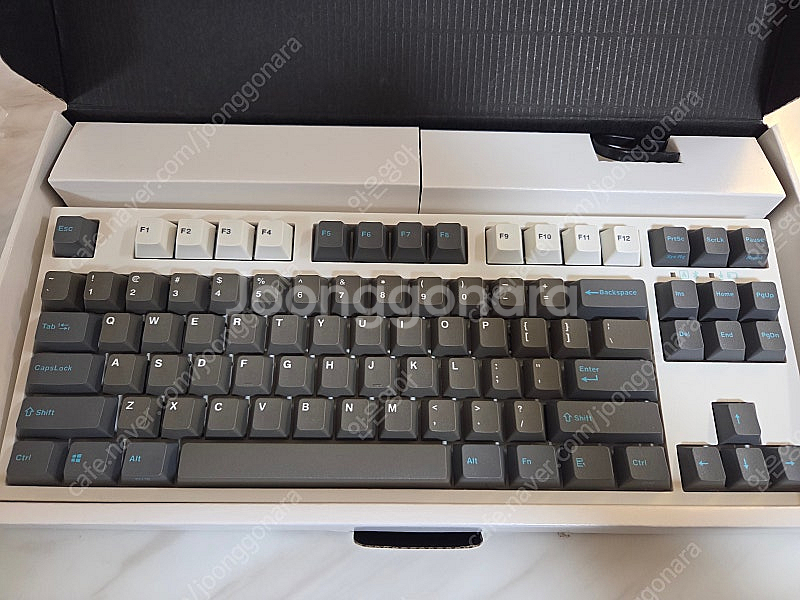 레오폴드 FC750RBT 적축 텐키리스 무선 키보드--0