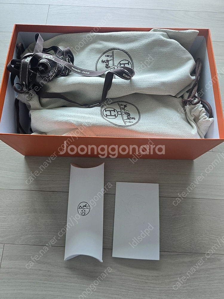 남성용 에르메스 바운싱 스니커즈 느와르블랑 43.5 사...--2